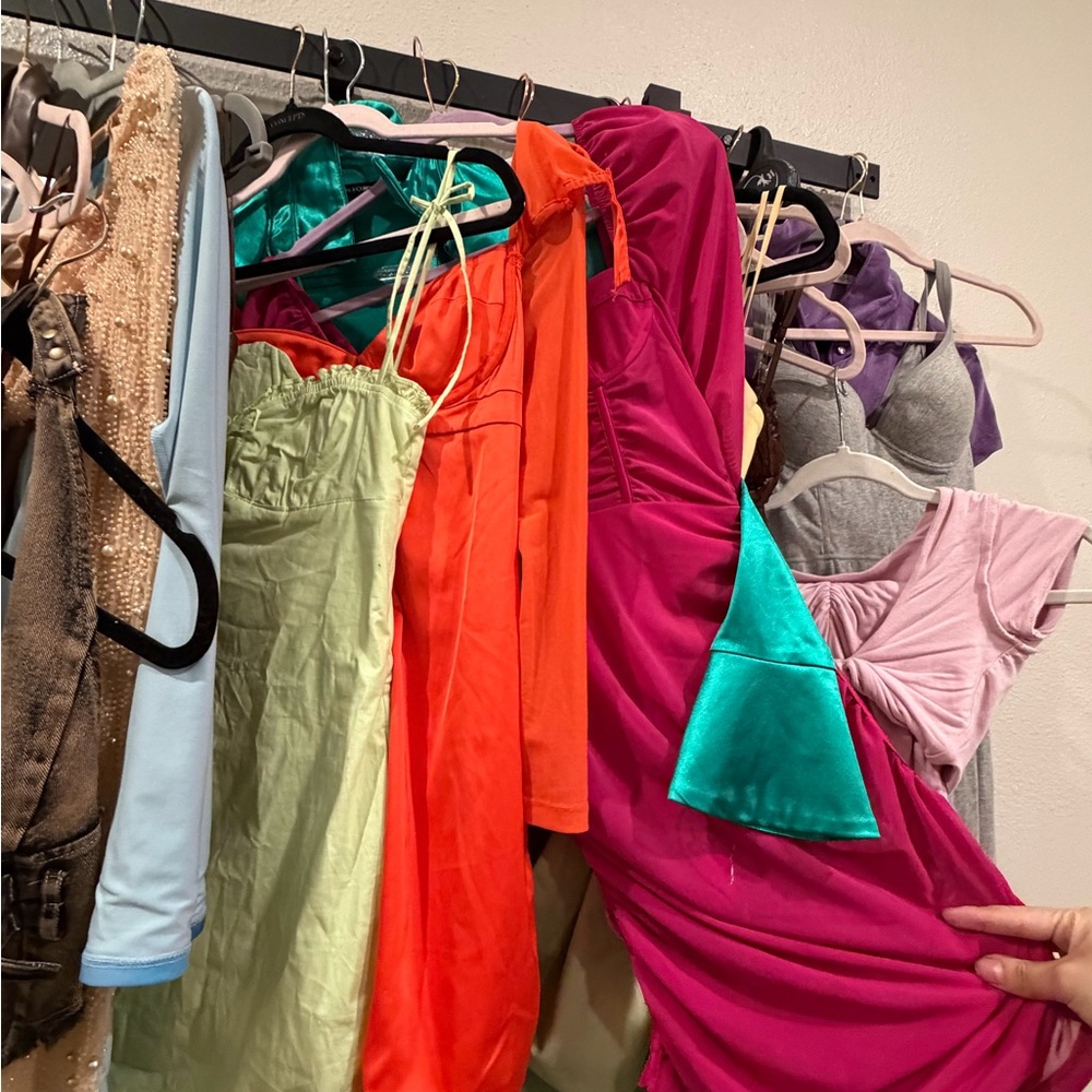 Women’s Clothing Bundle – XS / Small – 34 Pieces - Picture 8 of 14